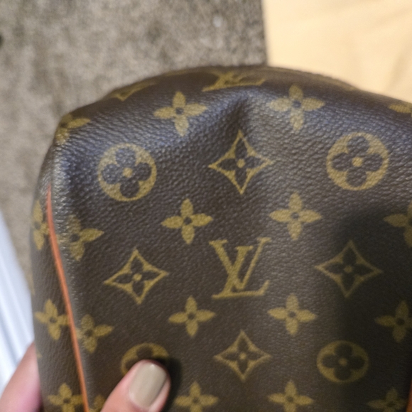 Authentic Louis Vuitton Deauville Monogram Canvas Handbag - Picture 6 of 16